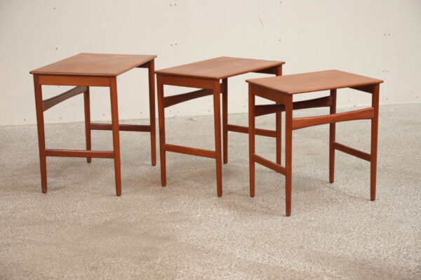 Indskudsborde i teak, Hans J. Wegner/ Andreas Tuck. Model AT40