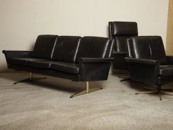 Tre-personers sofa på shakerstel