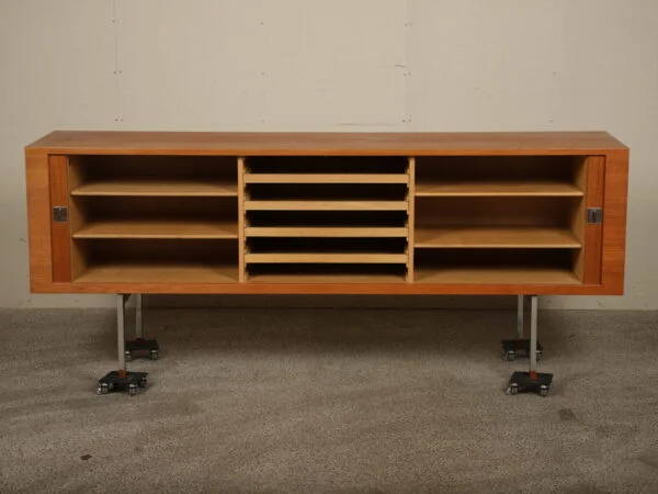 Wegner RY-25 Skænk i teaktræ med jalousilåger, af Wegner model RY-25 — billede 3