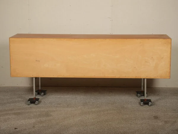 Wegner RY-25 Skænk i teaktræ med jalousilåger, af Wegner model RY-25 — billede 6