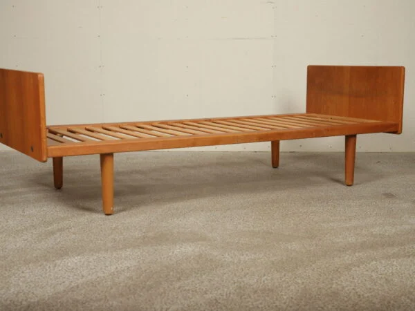 Daybed, eg, FDB