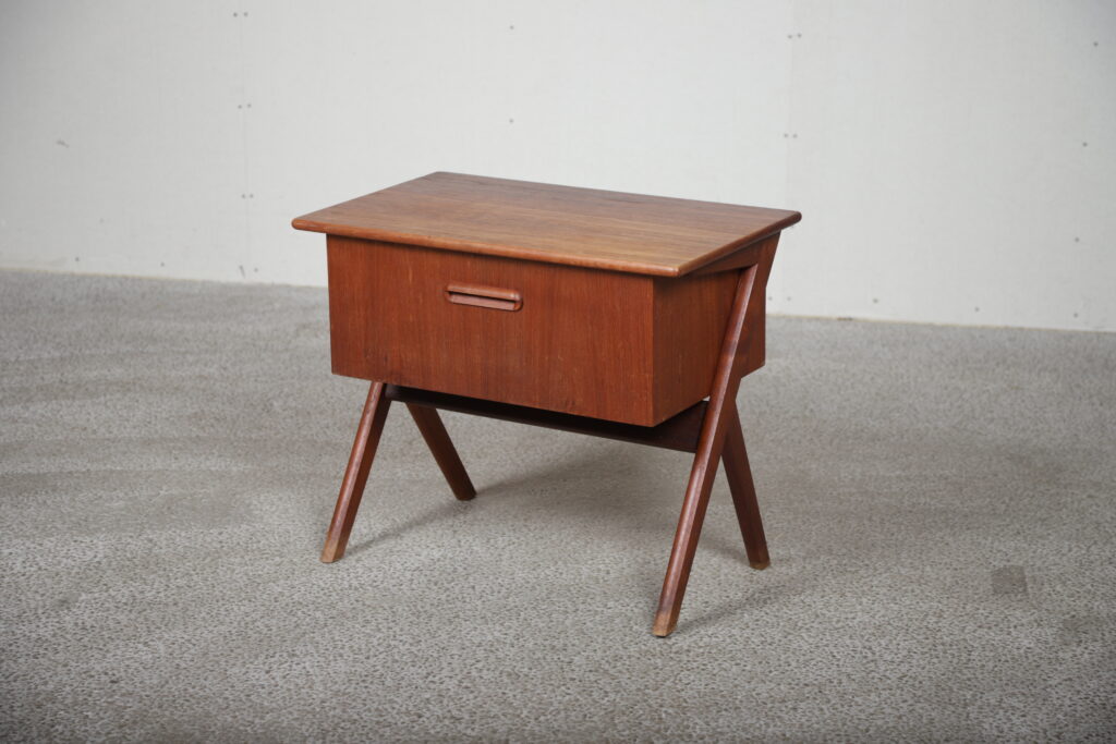 Sybord, teak, på skrå ben — billede 2