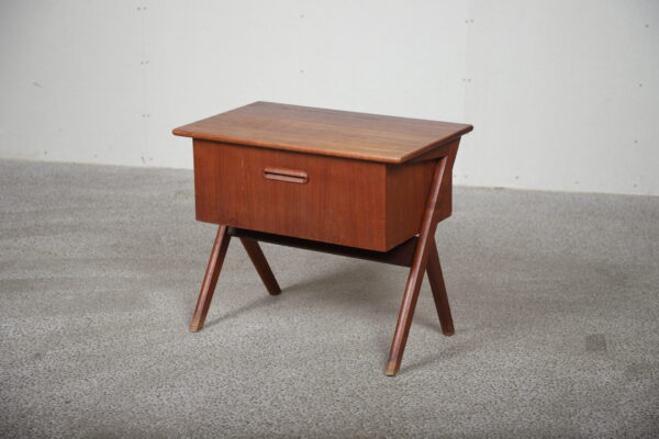 Sybord, teak, på skrå ben