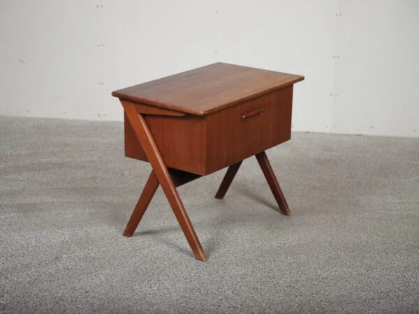 Sybord, teak, på skrå ben
