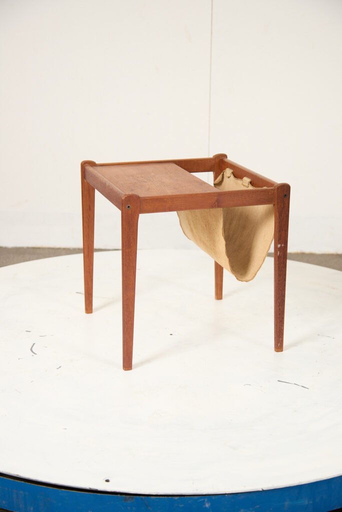 Sidebord med magasinholder, teak, Brdr. Furbo