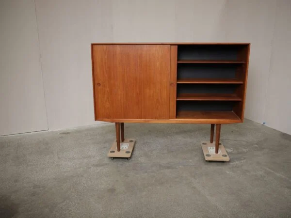 Stor skænk med store skydelåger, hylder og skuffer, teak — billede 5