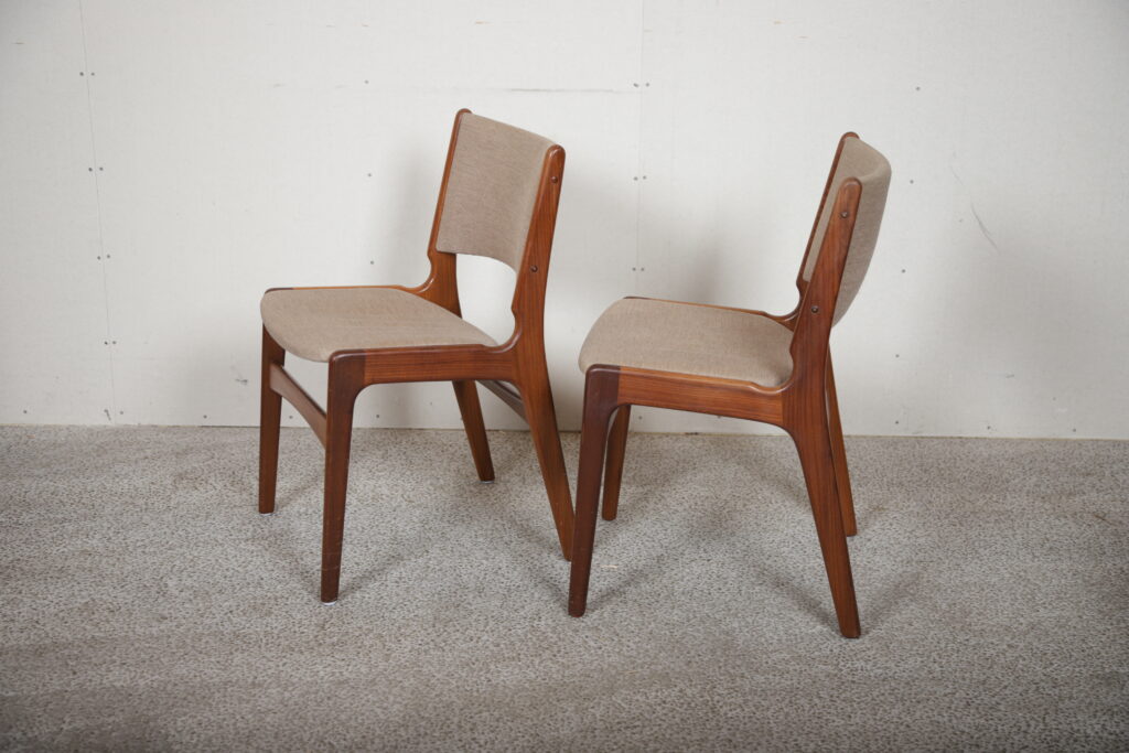 To spisestole, Erik Buch model 89