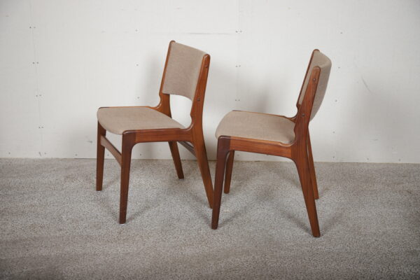 To spisestole, Erik Buch model 89
