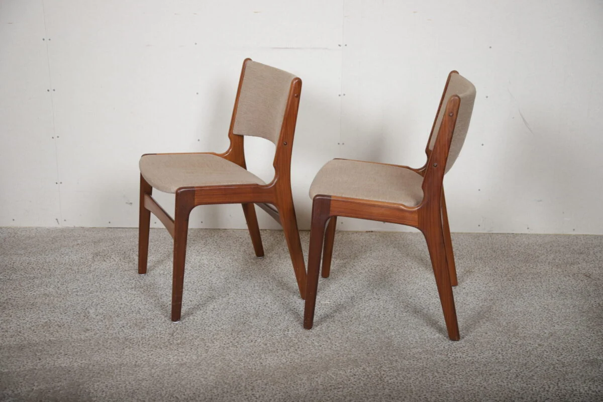 Erik Buch, model 89 To spisestole, Erik Buch model 89