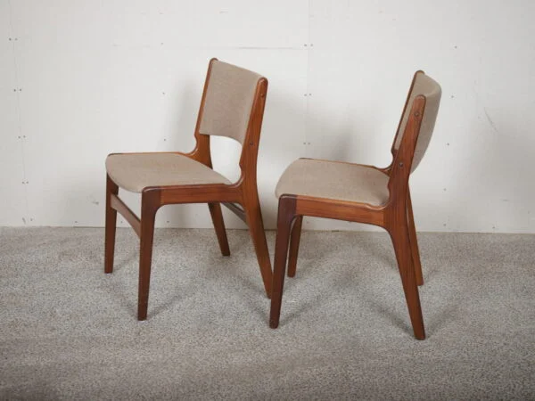To spisestole, Erik Buch model 89