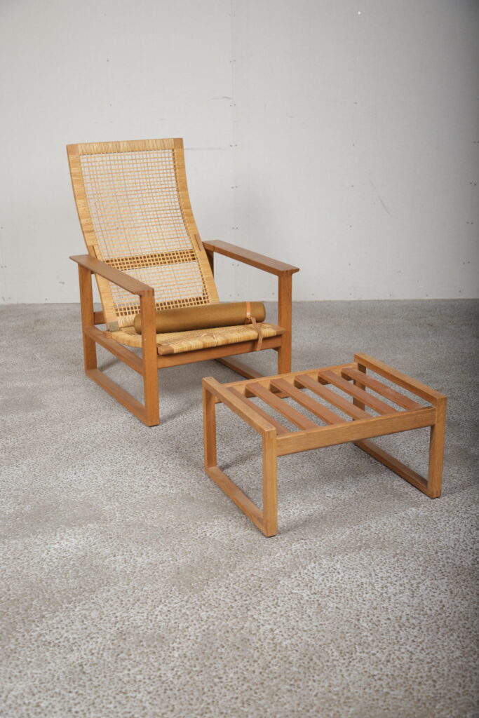 Børge Mogensen slædestol med sjeneflet og skammel, model 2256, egetræ, Fredericia Furniture