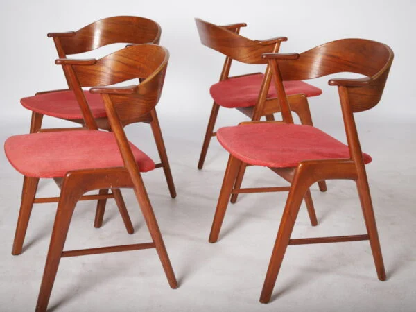Fire rødpolstrede spisestole i teak, Kai Kristiansen Model 32