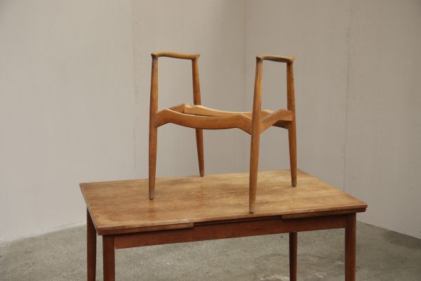 Armstol, Erik Buch Captains Chair, egetræ, til renovering
