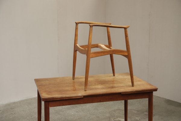 Armstol, Erik Buch Captains Chair, egetræ, til renovering