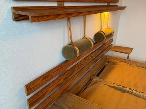 Axelsen’s Møbelfabrik. Model 'Odense Komplet' Dobbeltseng-ramme i fyrretræ — billede 3