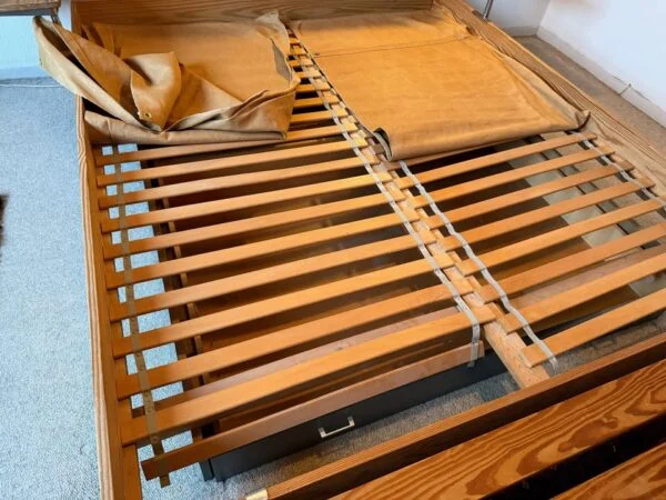 Axelsen’s Møbelfabrik. Model 'Odense Komplet' Dobbeltseng-ramme i fyrretræ — billede 4