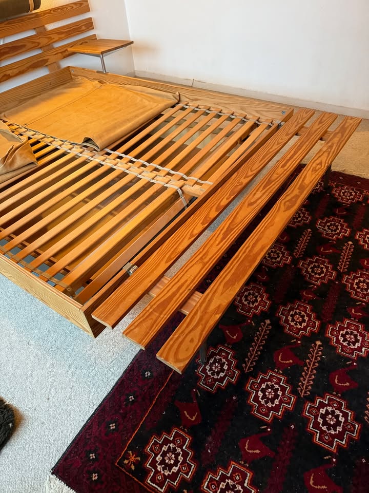 Axelsen’s Møbelfabrik. Model 'Odense Komplet' Dobbeltseng-ramme i fyrretræ — billede 9