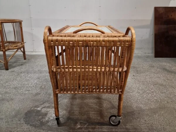 Serveringsbord i flettet bambus, med serveringsbakke — billede 6
