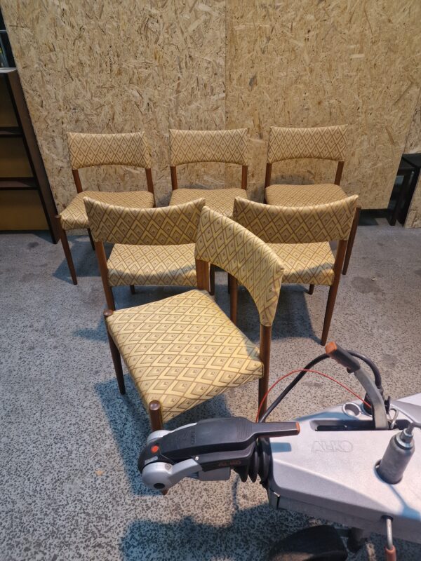 Seks spisestole, massiv teak, guld polstring, Villy Schou Andersen