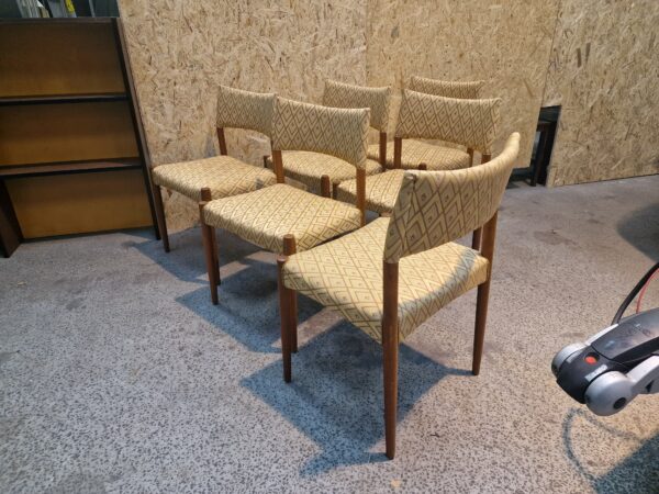 Seks spisestole, massiv teak, guld polstring, Villy Schou Andersen