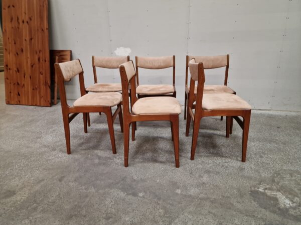 Seks spisestole, Erik buch