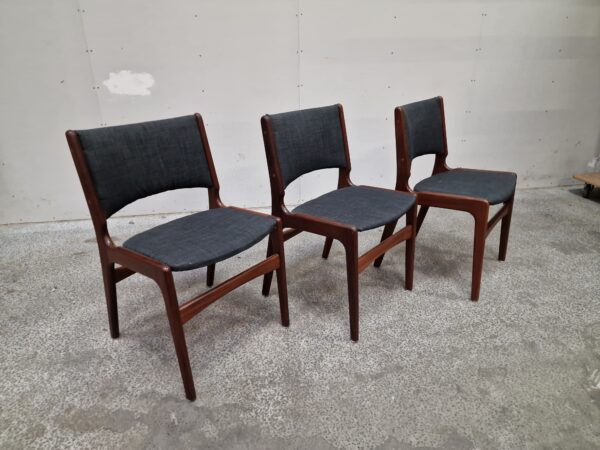 Tre spisestole, mahogni, Erik Buch Model 89