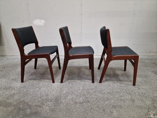 Tre spisestole, mahogni, Erik Buch Model 89