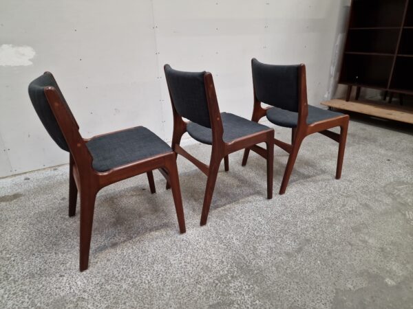 Tre spisestole, mahogni, Erik Buch Model 89