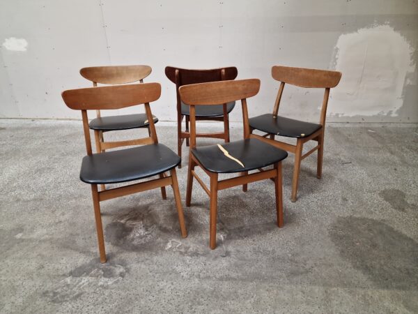 Fem assorterede spisestole. Mosbøl, Farstrup model 210