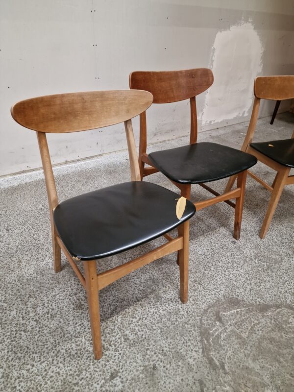 Fem assorterede spisestole. Mosbøl, Farstrup model 210