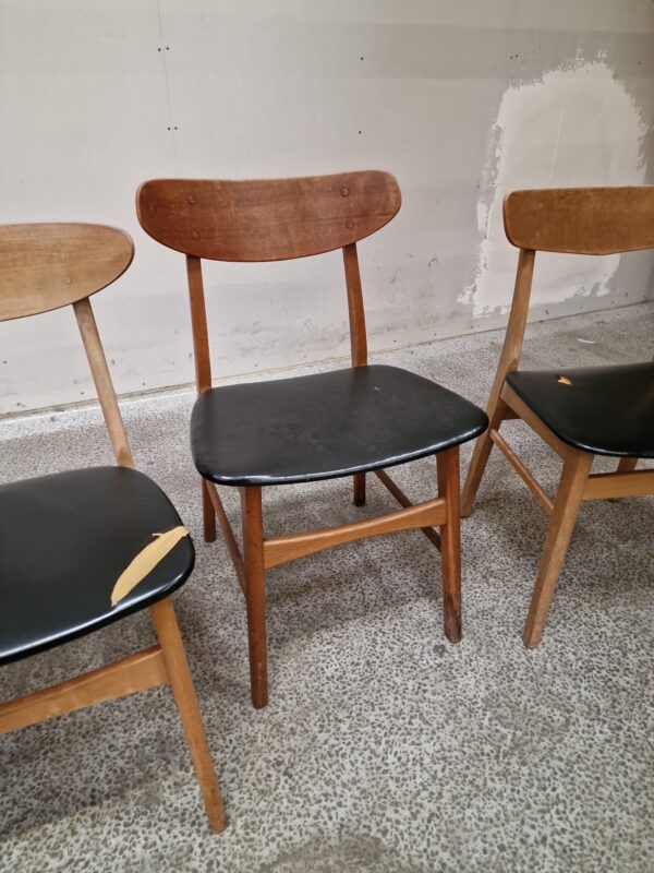 Fem assorterede spisestole. Mosbøl, Farstrup model 210