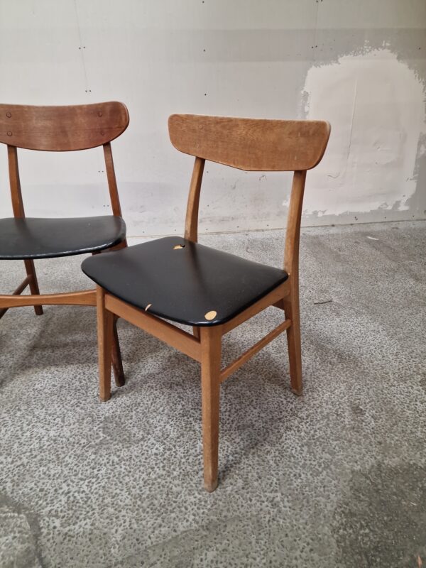 Fem assorterede spisestole. Mosbøl, Farstrup model 210