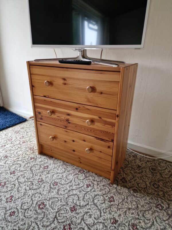 To kommoder/natborde i massiv fyrretræ, vintage ikea