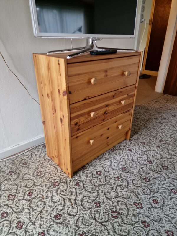 To kommoder/natborde i massiv fyrretræ, vintage ikea