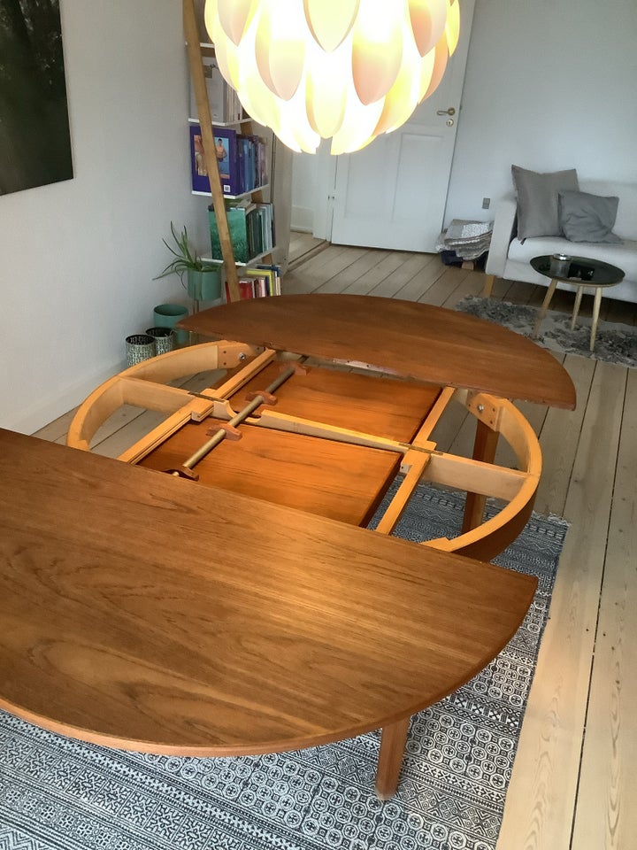 Rundt spisebord med butterfly, teak