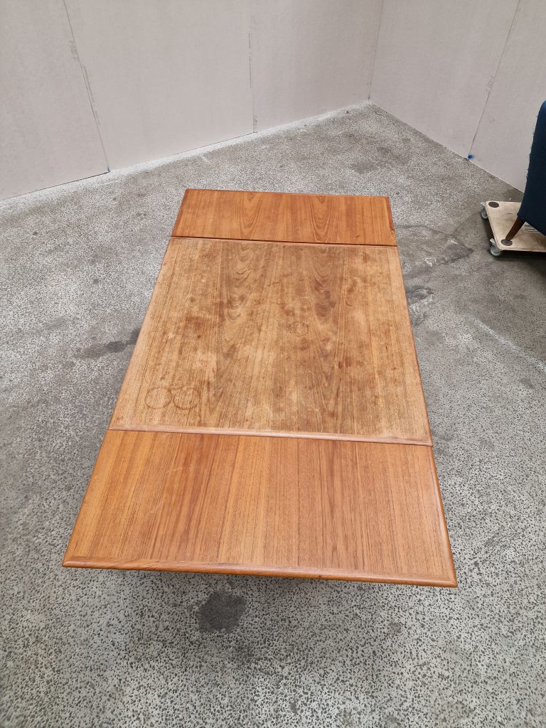 Kvadratisk spisebord, teak