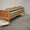Sovesofa, grøn polstring, massiv egetræ — billede 6