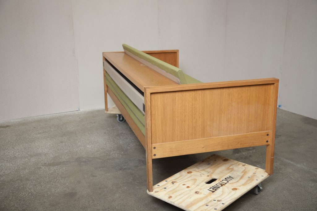 Sovesofa, grøn polstring, massiv egetræ — billede 8