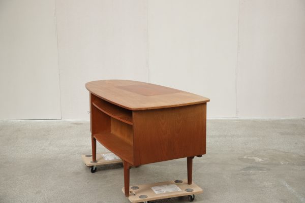 Nyreformet skrivebord, teak