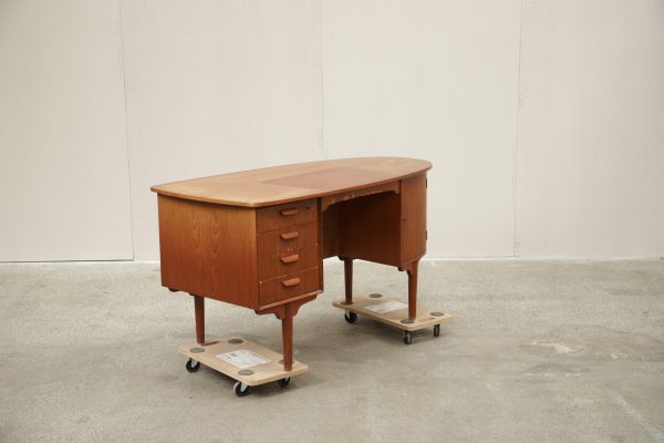 Nyreformet skrivebord, teak