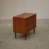 Lav bred kommode i teak