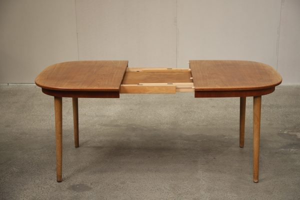 Ovalt spisebord med tillægsplader, teak