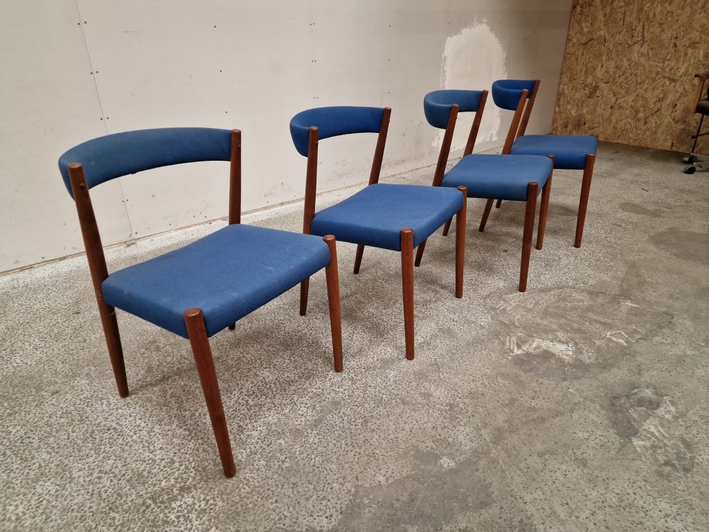 Fire spisestole af massiv palisander med blå polstring — billede 5