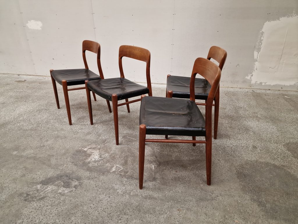 NO Møller model 75 Fire spisestole, massiv teak, NO Møller model 75