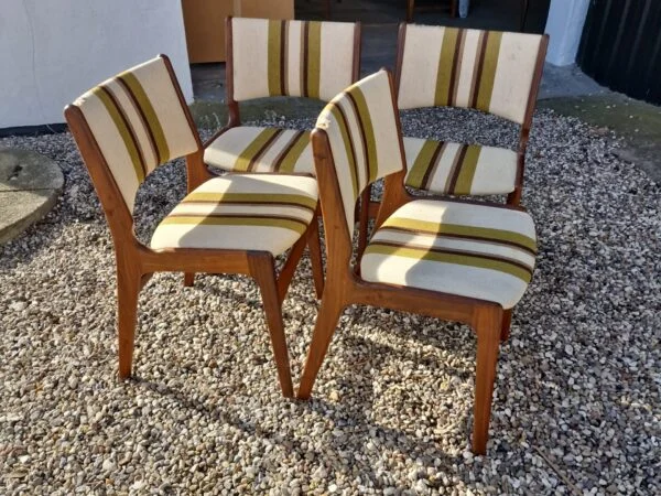 Erik Buch Model 89 Fire Erik Buch Model 89 i massiv teak, spisestole — billede 4