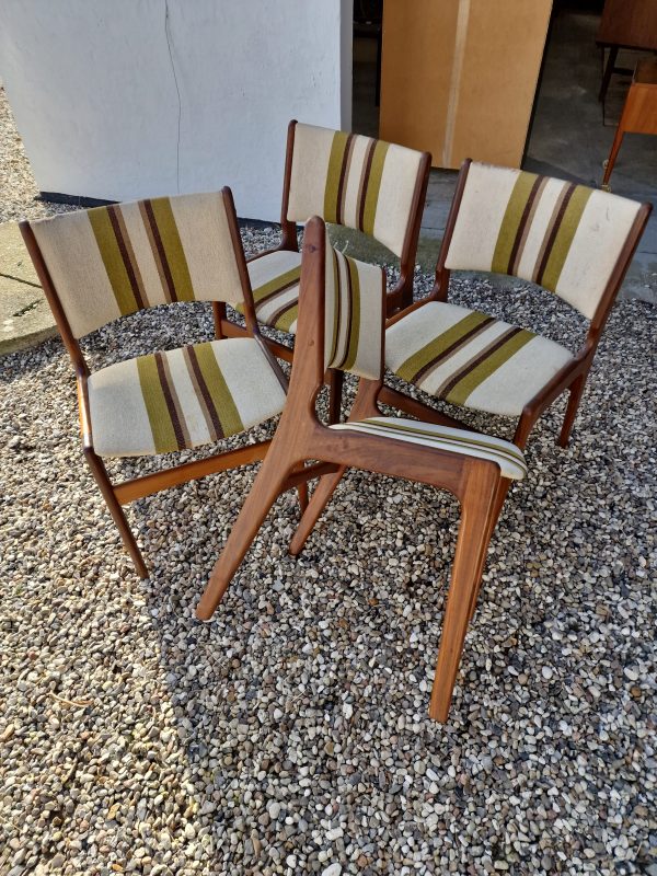 Fire Erik Buch Model 89 i massiv teak, spisestole
