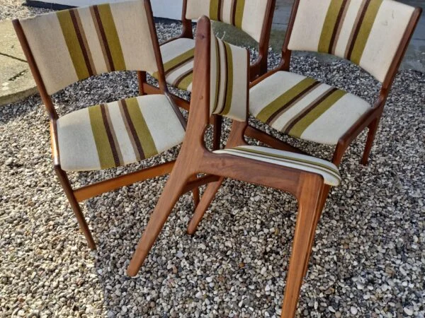 Erik Buch Model 89 Fire Erik Buch Model 89 i massiv teak, spisestole — billede 2