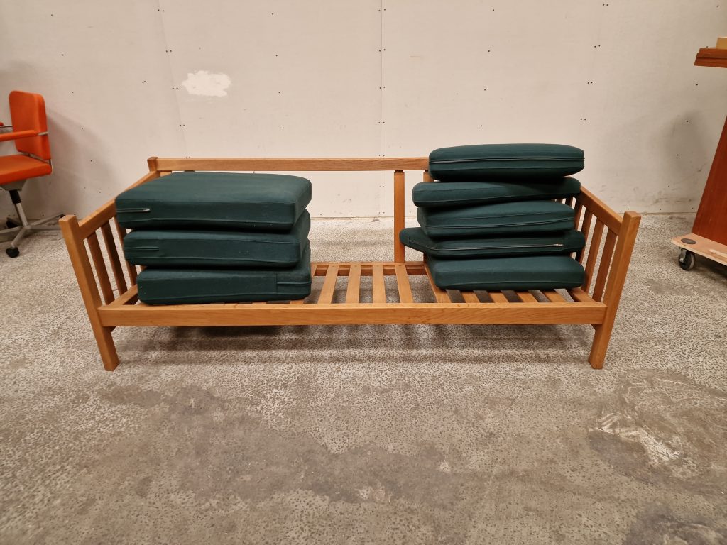 Børge Mogensen Børge Mogensen trepersoners sofa i massiv egetræ — billede 2