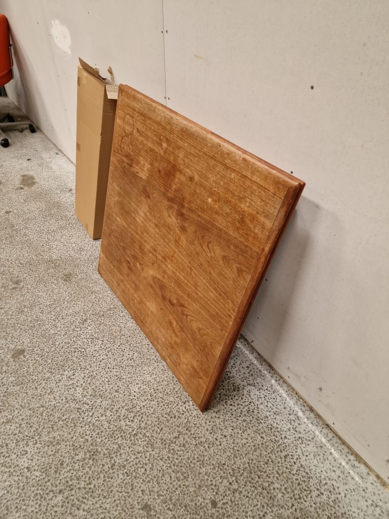 Kvadratisk spisebord, teak