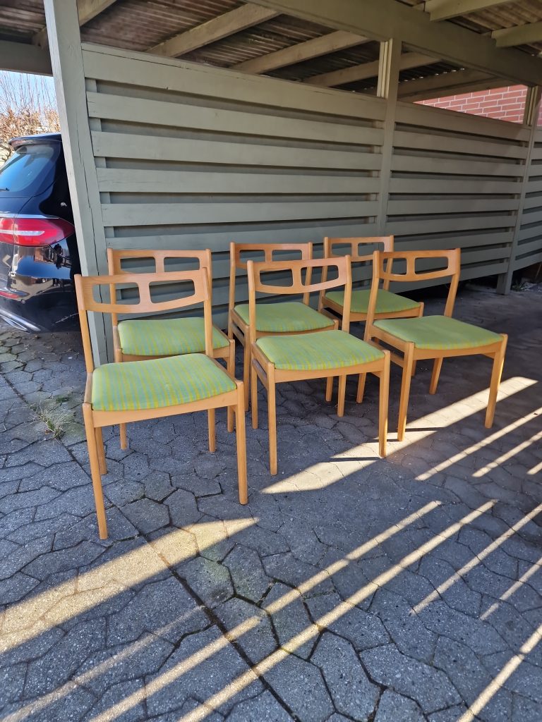 Seks spisestole med grøn polstring, egetræ — billede 5